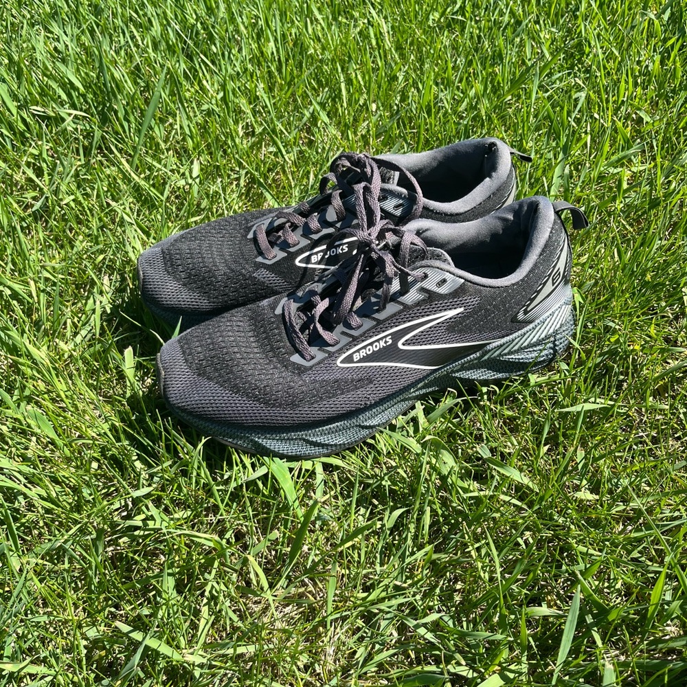 Brooks Black Athletic Shoes with Durable Design Levitate